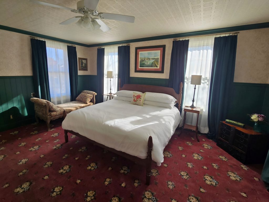 Avery Room at the Avery House Bed and Breakfast