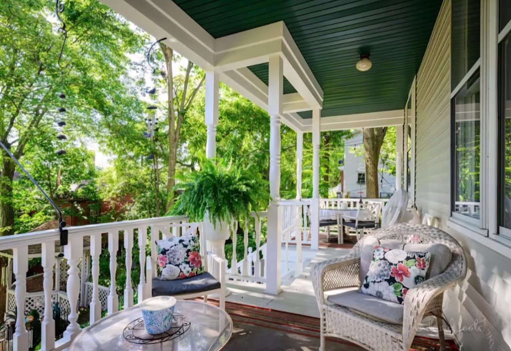 Veranda at Avery House Bed and Breakfast