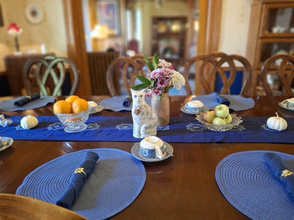 Breakfast Table a the painted Cat of Galena