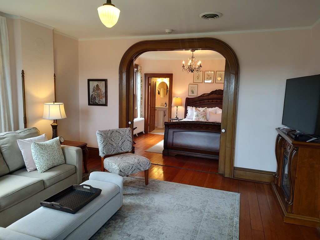 Elizabeth Suite at Lamberson Guest House