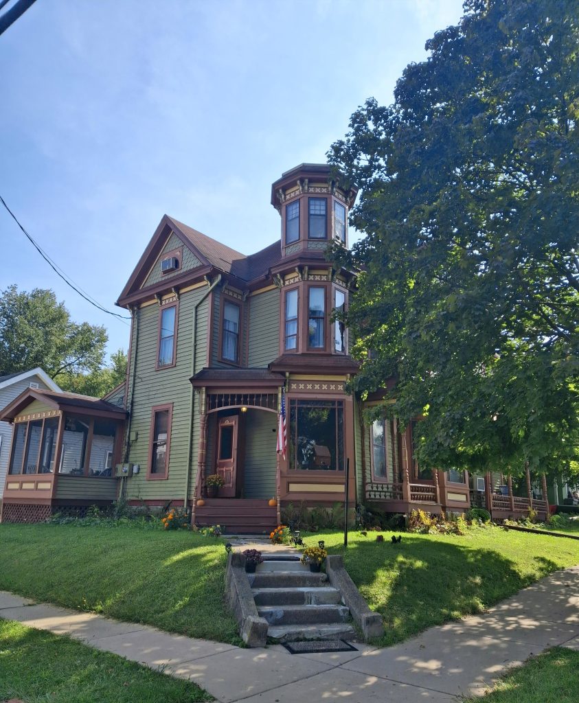 Exterior of the Painted Cat of Galena