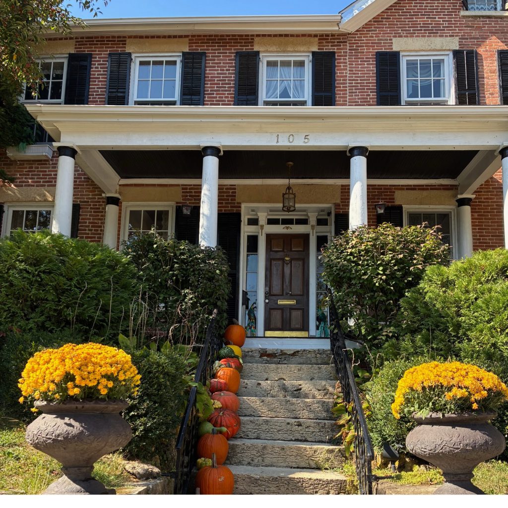 Exterior of Mis Murphy's High Street Inn